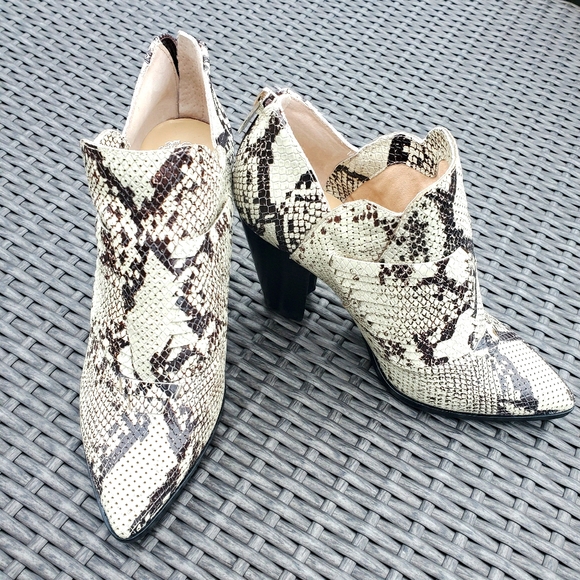 Vince Camuto Shoes - Sale😊😊Vince Camuto Booties, nwot